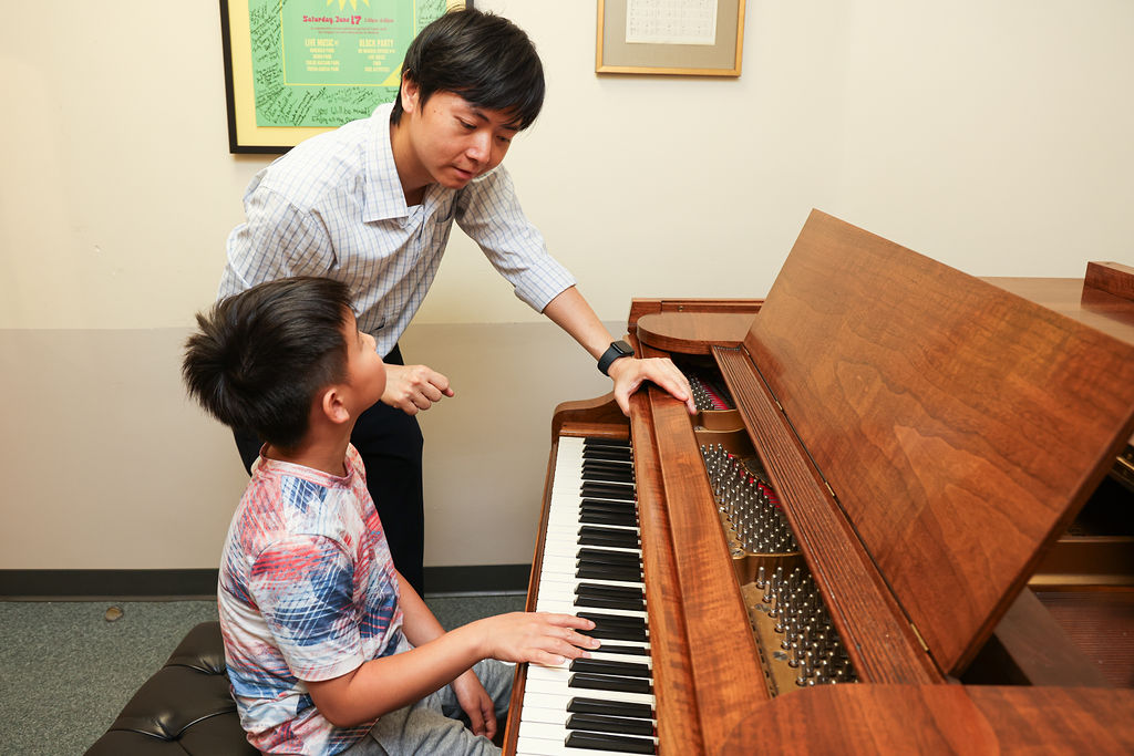 CMCB students are supported by a community of caring adults. This photo shows that dynamic in a private lesson setting. 